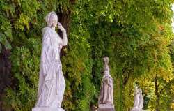 Jardin du Luxembourg was commissioned to be built Jardin du Luxembourg was commissioned to be built by the Queen Marie de' Medici. Its construction took place during the years 1612-1617. It was inspir
